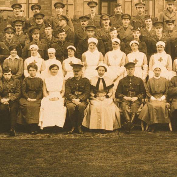 Rivers, seated front row, fourth from left, outside Craiglockhart Hospital, 1917 with staff and patients